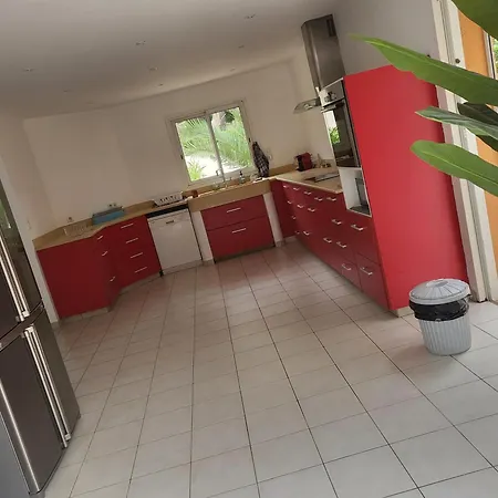 Avec Piscine Et Terrain De Petanque *